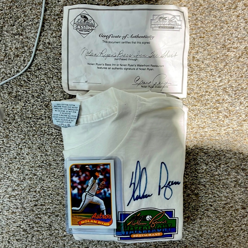 Nolan Ryan autograph plus 1988 Topps Nolan Ryan card